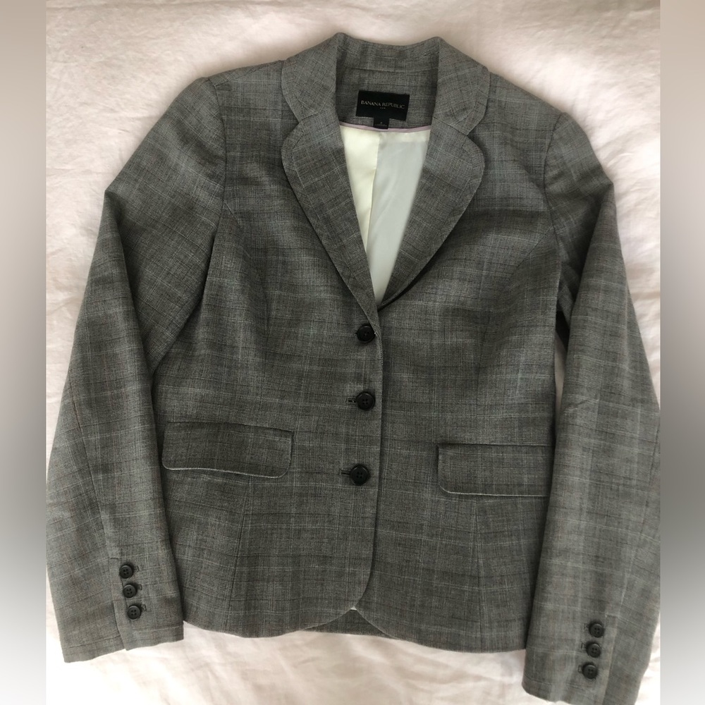 Banana Republic women’s glen plaid blazer